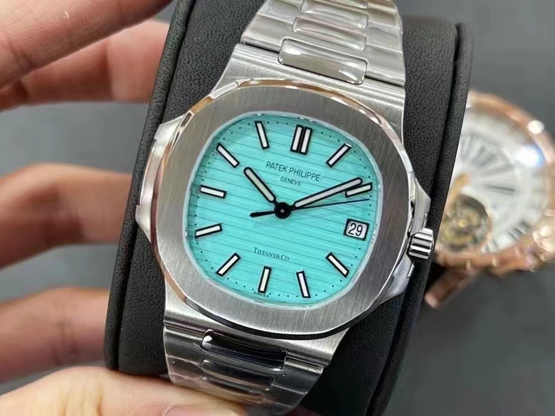 파텍필립 노틸러스 5711/1A-018 티파니